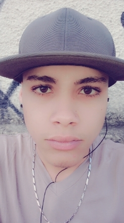 Um Dj/Skatista engraçado, sarcástico, irônico, FEAT  INTELIGENTE. Dono do @Oh_AsIdeias  http://t.co/niaMlCfbfl…
