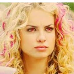 Linda,autêntica,metida e rockeira, sou Lua Blanco, vocês ainda não virão nada baby!!