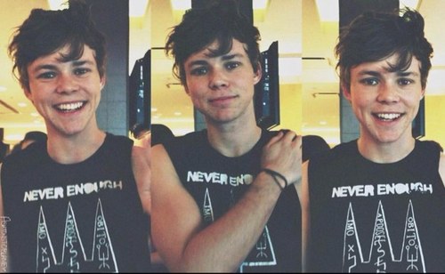Supporting @Ashton5sos & @5sos ! :)