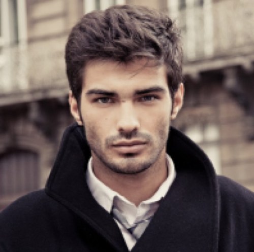 Etudiant à la FAC de Caen, je passe mes heures perdues sur twitter, a part ca, j'aime les pates. #TeamiPhone