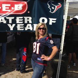 Wife, mom, third grade teacher, totally technology, Jesus freak, lover of music, sports fanatic....that's me! #BeKind #LoveOneAnother