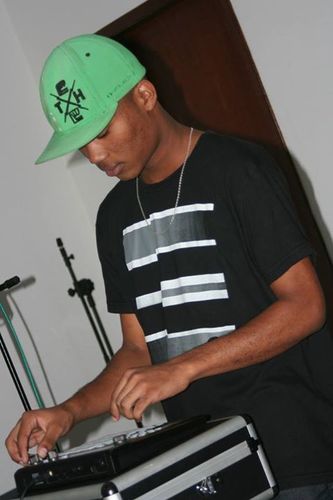 SERVO DO SENHOR DJ/PRODUTOR GOSPEL, LEVANDO A PALAVRA E AMOR DE DEUS ATRAVÉS DAS MUSICAS, E UNS DOS DJ's MAIS JOVEM DO MUNDO DO GOSPEL ! ;] DEUS
