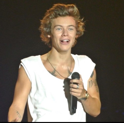 FOLLOW @narryylicious NOT ME