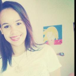 Não , não sou virgem & sim Sagitariana, tenho 15 aninhos, boba, gosto de dançar, de fazer as pessoas sorriem, mim garanto em tudo o que faço & Namorando õ/ .