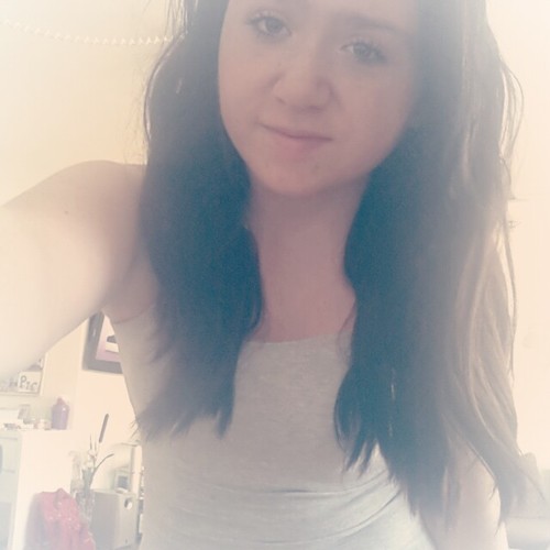hi my name is velori but everyone calls me velo , I'm 13 and a proud BELIEBER! 3 #30.3.13*-* Best Day Of My Life !Thank you justin !:')