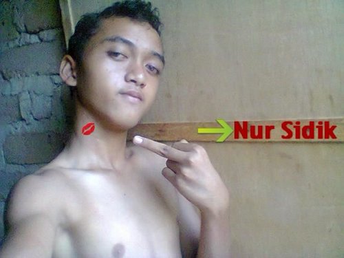 follow twitter Me.....@@@  pesan Gue .......jangan Kau menyakiti orang yang kamu sayangi... cintai lah dan sayangilah dia....Oke......@@@@