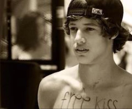 Cameron Dallas, marry me?