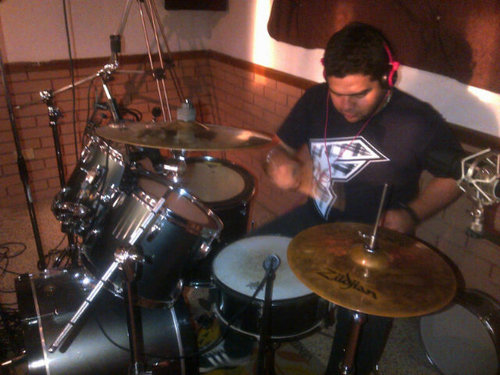 Rockero, Baterista, Ing de Computacion y lo que salga.