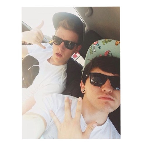 youtubers make me cry.