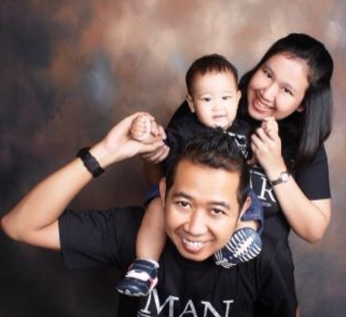 Ny. Hendro 
Andra's mom
Full time mommy
Scorpio
Happy