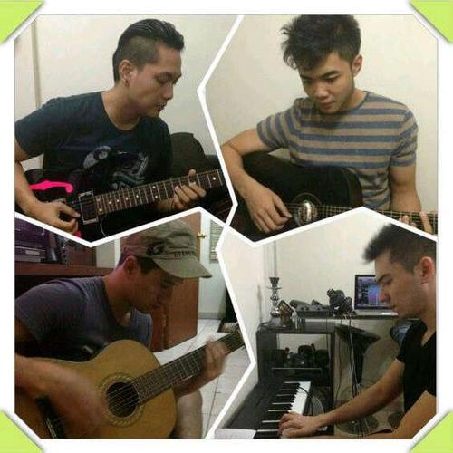 JournersBALI's profile picture. ☺ Fanbase Journers from Bali | Will always support @DJourney_band @AJ_DJourney @rinoalisastra @JohanYanuar @thomas_sbastian \m/ Proud to be Journers ☺