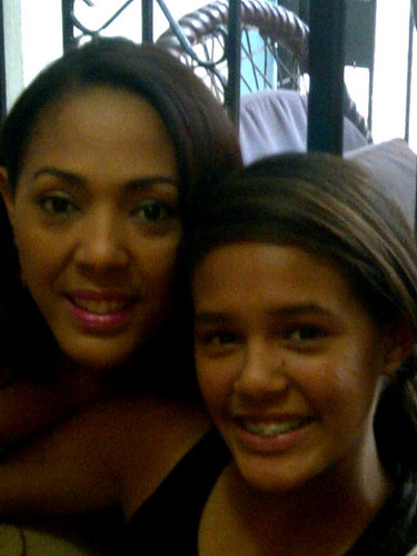 Soy  feliz, amiga incondicional de los que me siguen, agradecida de Dios por permitirme ser madre de una princesa,  Dominicana de pura cepa.