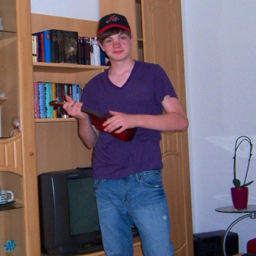 stepstep1998's profile picture. I am a normal guy.