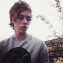 just reminding you that you are beautiful and luke hemmings will follow you :) x (@acidirwin)