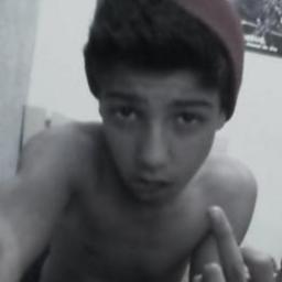 SP - Varzea , 14 anos ,Chato and Feio ,Ando de Skate
    Ask: http://t.co/ntJbHj804o
Face: https://t.co/ouizZdBg6O