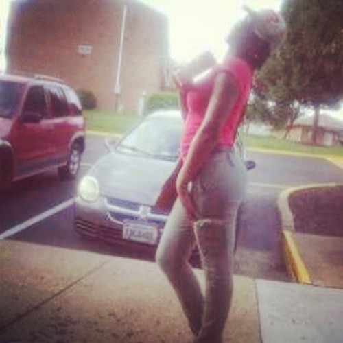singlee and happy btw Go Follow MyBigBruthaaa @Boojizzle:)) FreeBooj