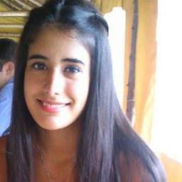 la vida es como un reto vivela, siente, ama, rie, llora, juega, gana, pierde, tropieza pero siempre levantate y sigue y por sobre todas las cosas se feliz ♥
