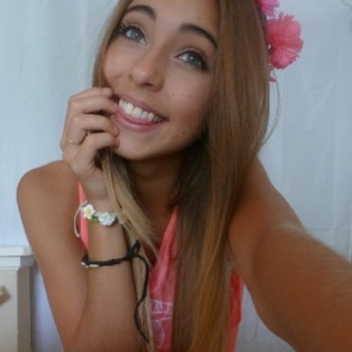 You mean you want be to describe myself in 160 words or less? Naw , Juss follow me! c: