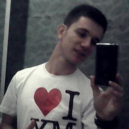 Católico, Leonino e NAMORANDO com uma modelo (: (é sou um cara de sorte)