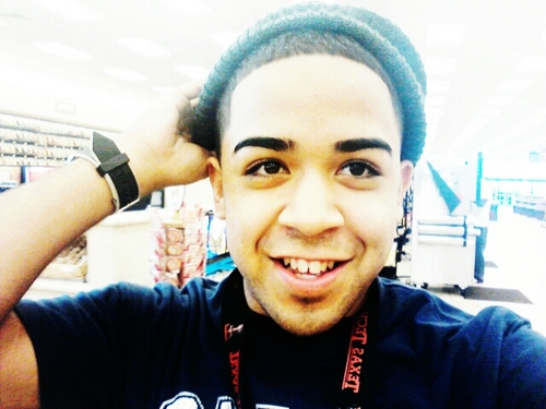 this is the real me , yeauh my real twitter follow me , life is good love god :