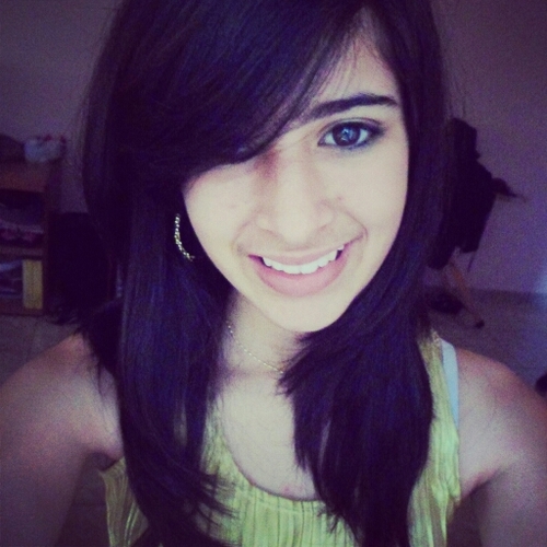 15 Anoos;Aquariana;Ciumeenta;Decidida;Apaixonada..Quer conhecer mais ?? é só seguir ;) Perguntaa ? http://t.co/1lG32eqLjt