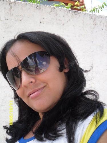 adoro sair para barzinhos,show, e muito mais