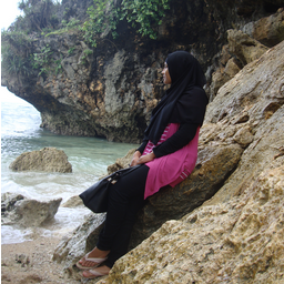 alumni Universitas Islam Negeri Yogyakarta (S.Ikom)