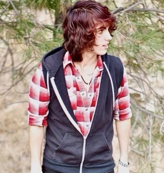 Im a fun and cool Demigod that likes to surf. Oh, and im amazing with swords! And uhh my dad is Poseidon