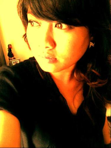 im just an ordinary girl,...enjoying my life,...its simple!