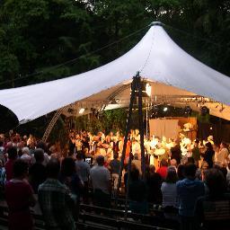 Openluchttheater Nijverdal is een prachtige plek in het Doktersbos in Nijverdal waar van mei tot september gevarieerde voorstellingen vertoond worden.