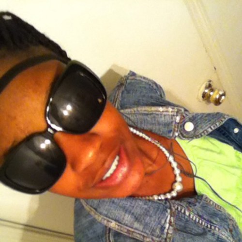 iiTS ME ONCE AGAiN , BlAhhhh.!! SO fOllOW ..ANd iiLOVE AUGUST AlSiNA ((HEAdER))