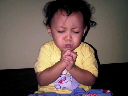 Sayang bunda,ayah,mbah,kaka lia,kaka vivi,mas felix,bude,pa'de and semuanya