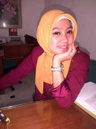 putriria's profile picture. 