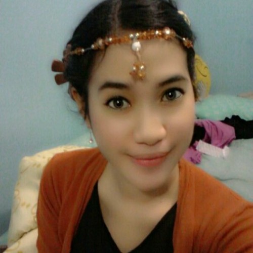 an ordinary girl who enjoys her extraordinary life | love Allah SWT | love family | love friends | love him (in search)