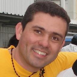 Libre, loco, apasionado... literatura, comunicación, cine, baile, música: de Trevi a Beethoven, vino tinto, tequila, sueños, mar, luna, estrellas... vida
