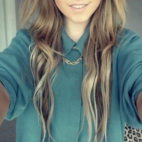 A temps perdu, je tweet des phrases, films, fringues ✌ Freedom and happiness. ∞ La vie est belle, keep the smile.