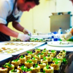 Food Writer @thefoodpeople | Bean to Bar Chocolatier | Adopted Basque from Belfast | @ChefsAcademy-Trained Pastry Chef | Co-owner of @lewesfcwomen @lewesfcmen