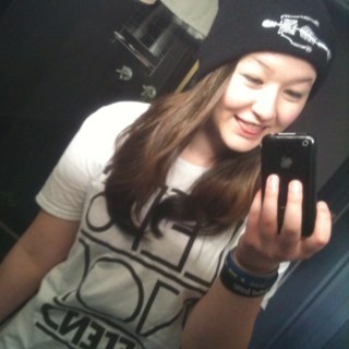 alissa//14//melbourne// i hate 96% of the people i've met. :~) Lets Not Pretend is the bestest band ever.