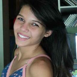 Sensivel, com temperamento forte. Vivo entre o sim e  o não, a felicidade foi uma escolha, na qual optei para minha vida e eu sei, que tudo depende só de mim.