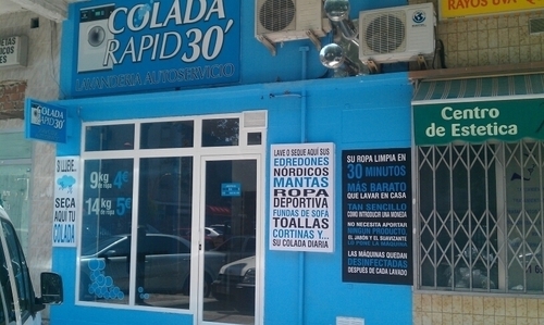 Lavanderia autoservicio. Lava tu mismo en nuestras lavadoras de hasta 14 kg de capacidad tu colada diaria, mantas, edredones,etc. Por 4€ o 5€ en solo 30 minutos