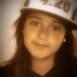 O simples me faz rir, o complicado me aborrece. É simples! Ele me completa ♥  @Aliisson_95