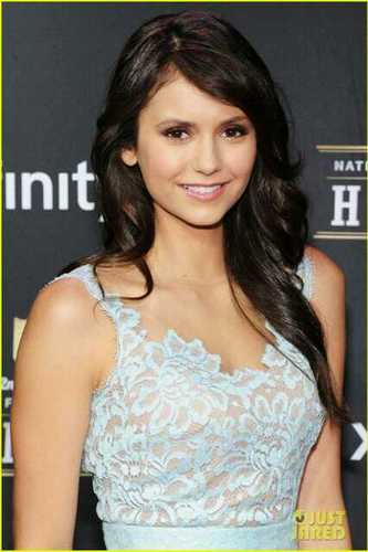 Ehii twitter sono Maila, amo the vampire diaries, gli one direction e Harry Potter seguitemi e ricambio :D