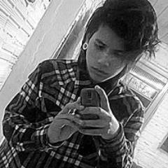 tatuador de canetinha nas horas vagas .-.            ask::http://t.co/chqd9CX4bP                      face::http://t.co/4e2SorTO1Y