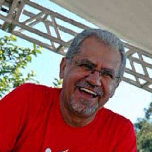 Eu sou um fake. Estou aqui pra mandar um alô pras inimigas.