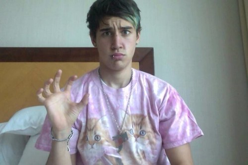 Janoskians 0/5
Janoskianator. Follow me i follow back unless im on follow limit