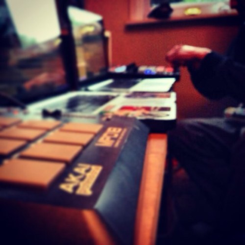 #compulsivemusicdisorda
i make beats and sometime's rite rhymes to them.

• check it out PEACE

trixartist1@gmail.com

http://t.co/tCzTD9FUbR