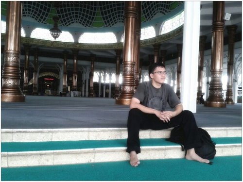 saya hanyalah orang bodoh yang berpikir pendek.