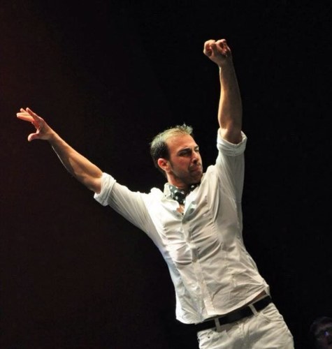 Licenciado en Danza Española por el Conservatorio Profesional de Murcia. Actualmente muestra su nuevo espectáculo: Flamenco a Secas