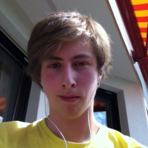 I love Nada Surf, Green Day, Rise Against, Blink-182 and many other bands :) Hertha BSC/I follow back/Germany