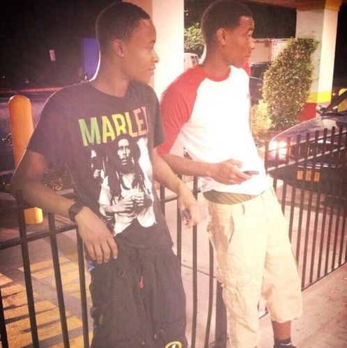 I eat wit the same ppl i had no food wit.